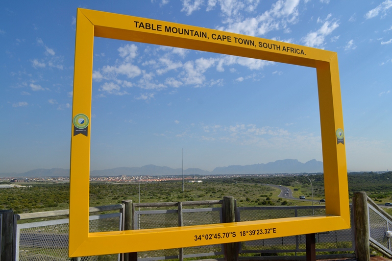 Khayelitsha-yellow-frame-lookout-cape-town